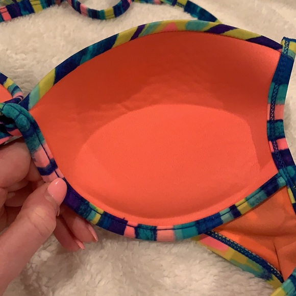 Xhilaration multi-colored bikini top - Picture 8 of 10